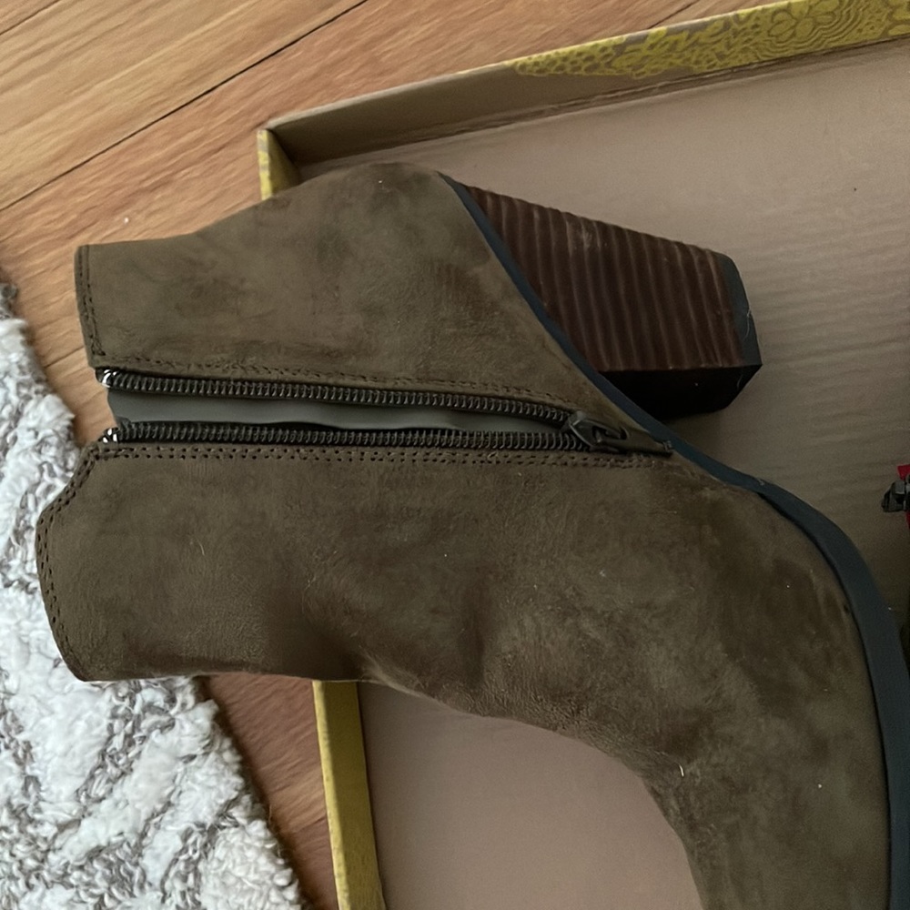 BOOTIES - Picture 4 of 5